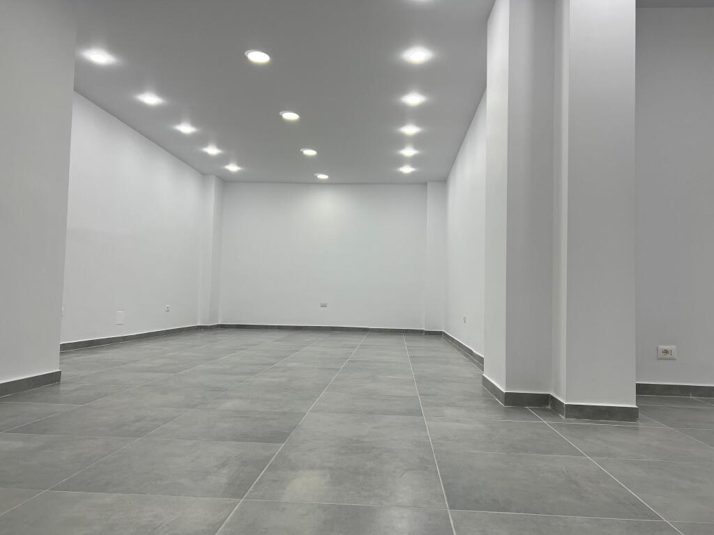 NEGOZIO IN AFFITTO 170 M2 STRADA PRINCIPALE - FRESK