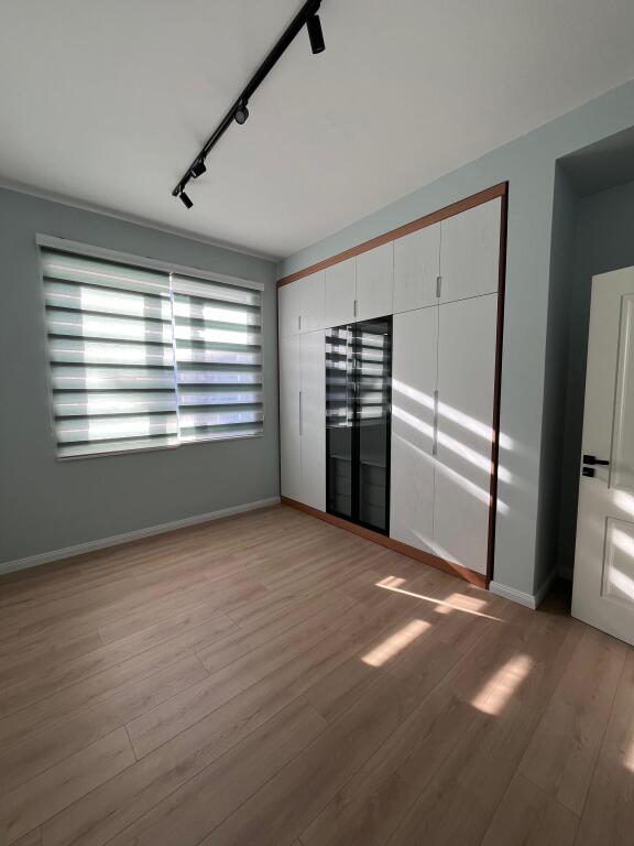 Qera, Apartament 2+1+2, Sauk