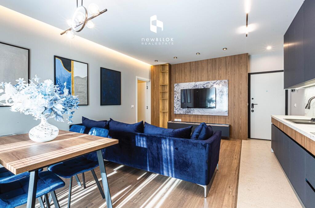 Super Appartamento (Moderno) Prima Fase in affitto in super posizione Centro di Tirana/ Dentro il centro Galleria  2+1 (1350 eu) 130 m2