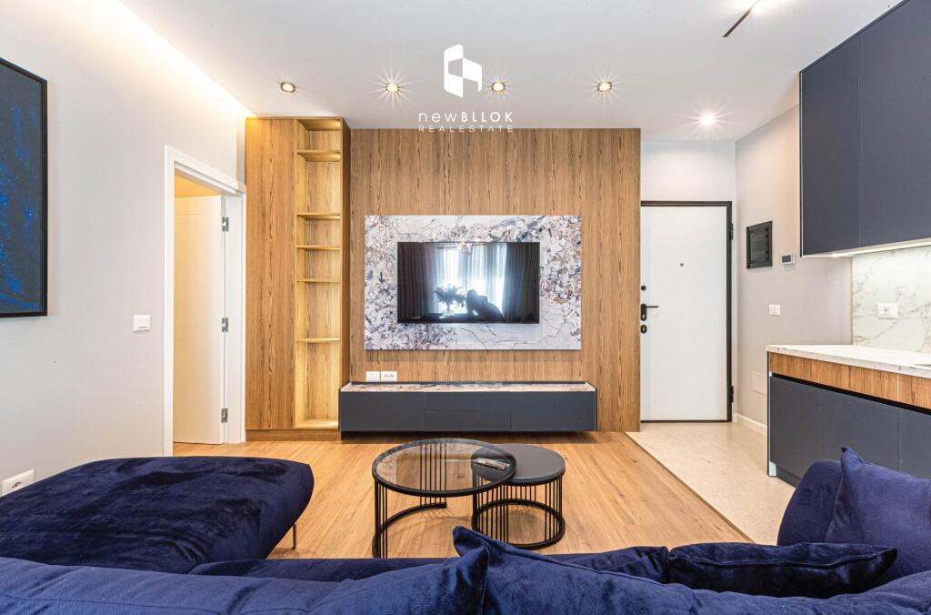 Super Appartamento (Moderno) Prima Fase in affitto in super posizione Centro di Tirana/ Dentro il centro Galleria  2+1 (1350 eu) 130 m2