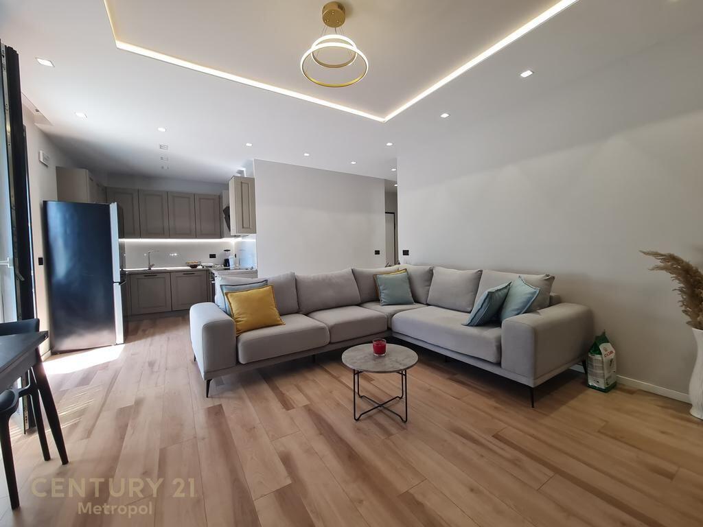 OFROJ PER QIRA APARTAMENT 1+1-PRANE TEGUT!