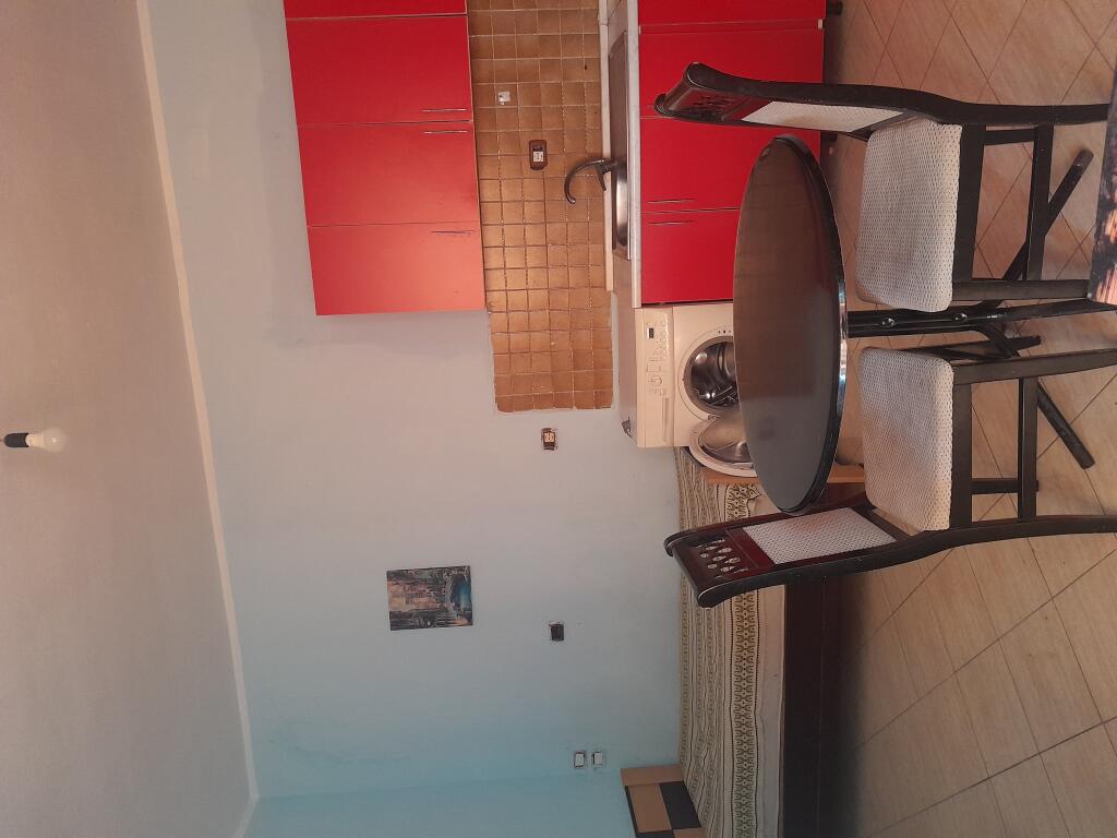 Përballë pallatit me shigjeta  