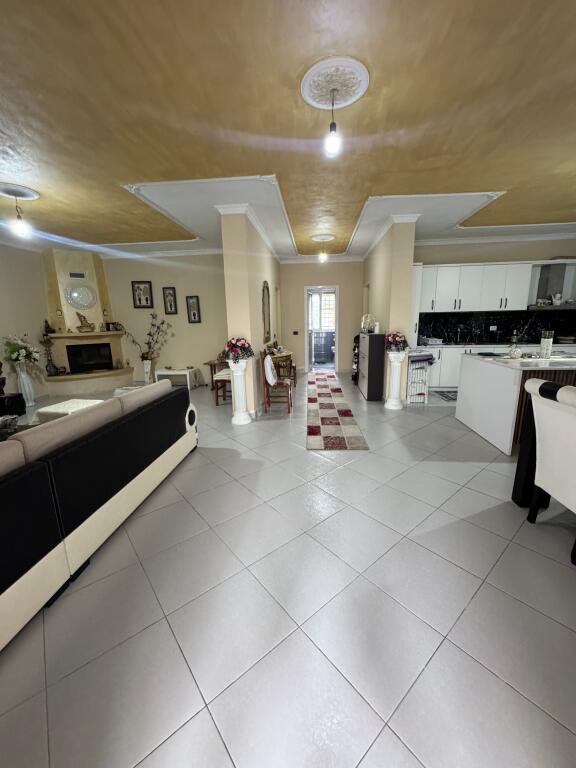 VILË NË SHITJE GOLEM LUSHNJE