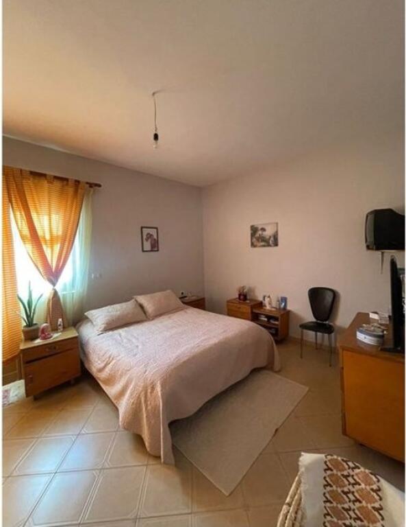 Jepet me Qira Apartament 3+1+2 në Astir