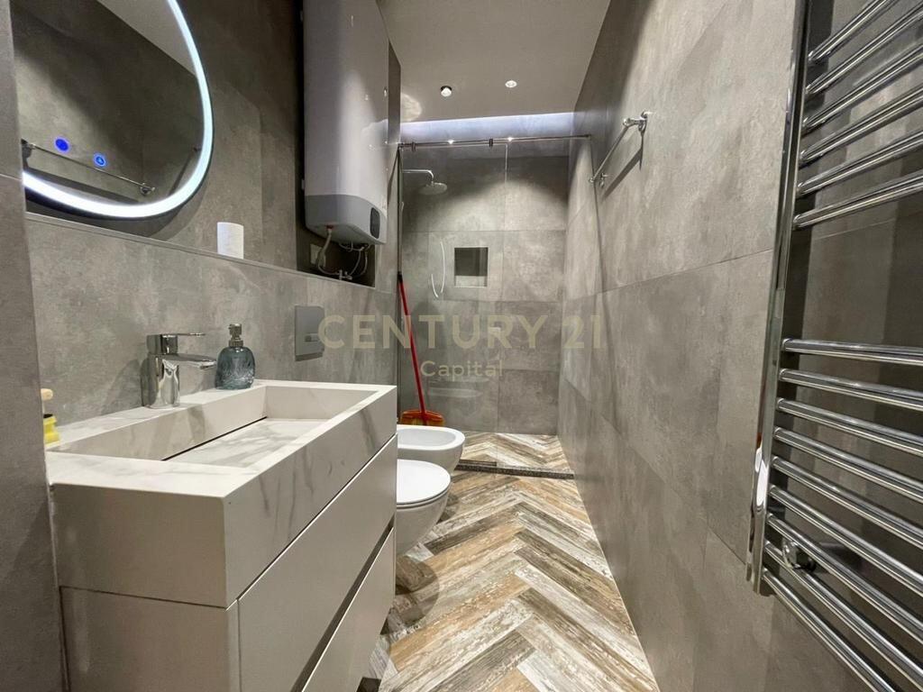 Jepet me qera apartament 1+1, pranë Pazarit të Ri!