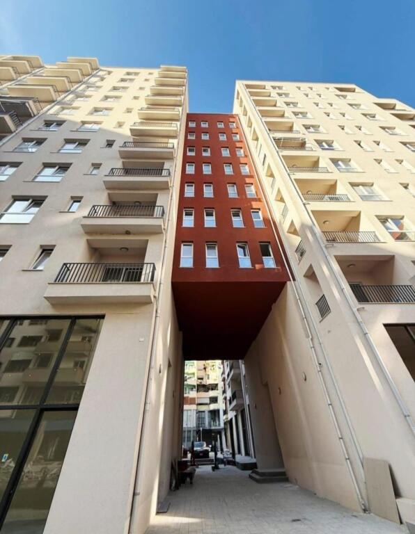 REUGA DRITAN HOXHA,ZOGU I ZI REZIDENCA AURA Shesim super apartament 2+1+2.