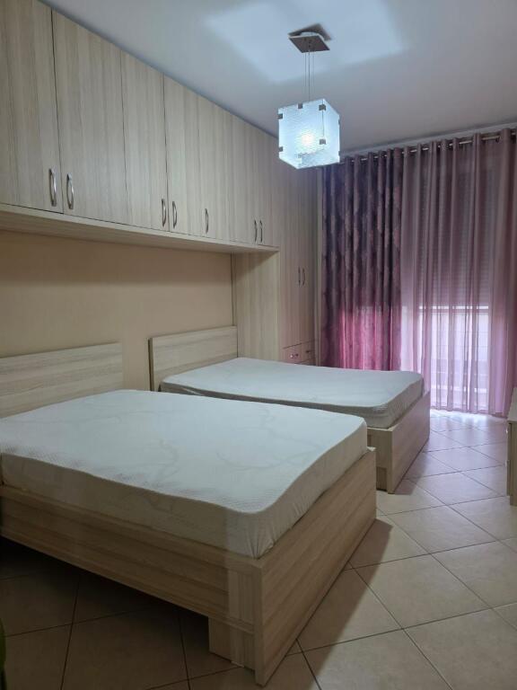 Jepet apartament me qera 1+1