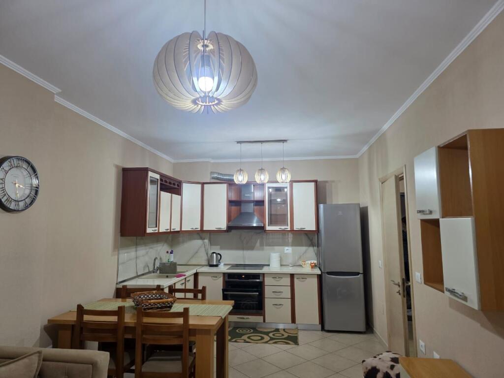 Jepet apartament me qera 1+1