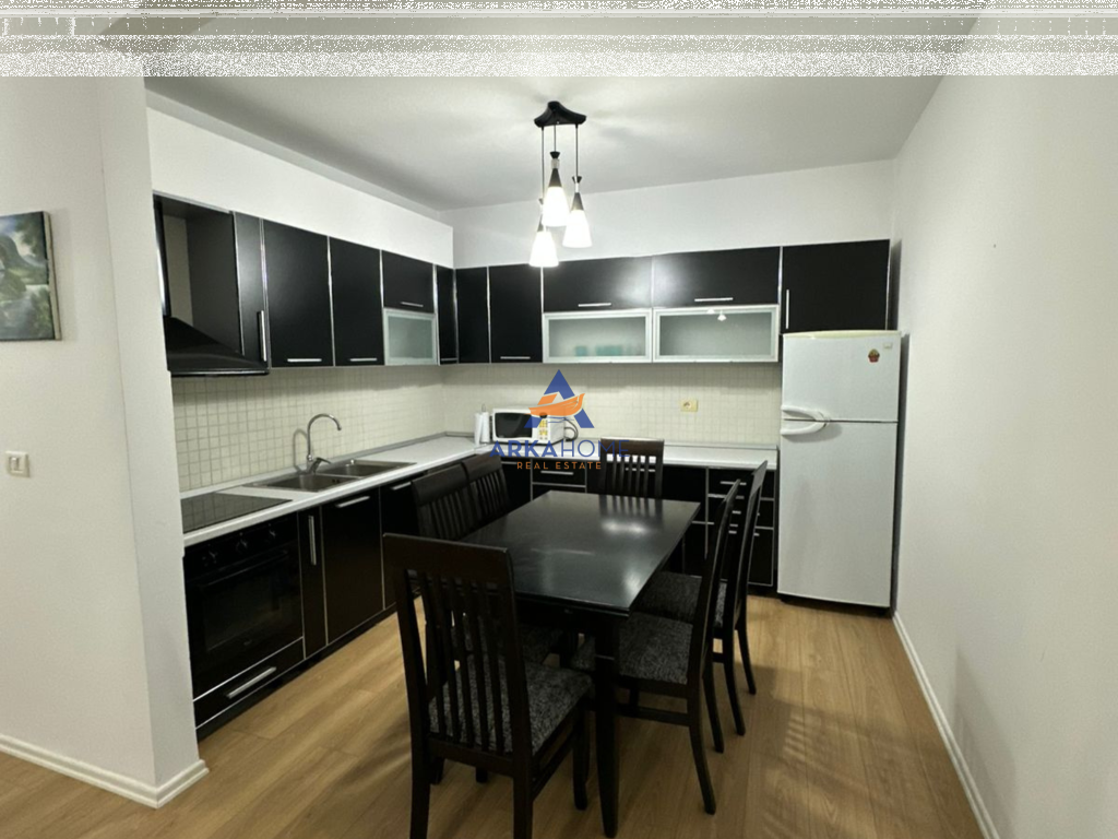 JEPET APARTAMENT ME QERA 2+1+BALLKON "PRANE UJVARES,STADIUMI DINAMO" 850 EURO