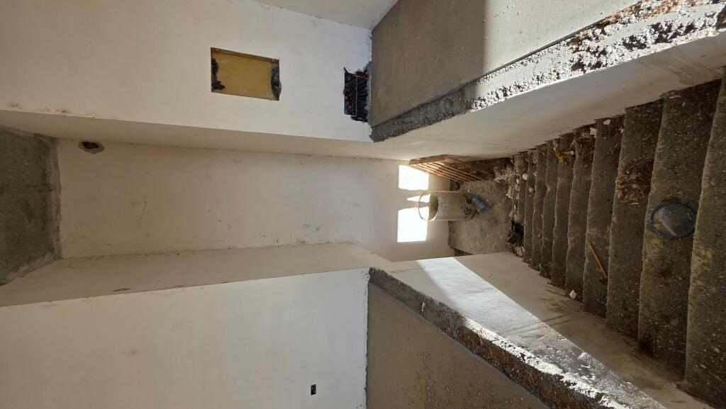 SHITET NJËSI KOMERCIALE MUNDËSI KTHIMI NË APARTAMENTE DHOMA QIRA QENDER QYTETI LUSHNJE