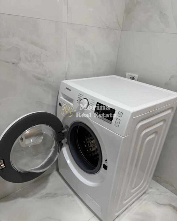 Qera | Apartament 2 + 1 | Komuna e Parisit, Rruga Skender Luarasi | 750 €/muaj