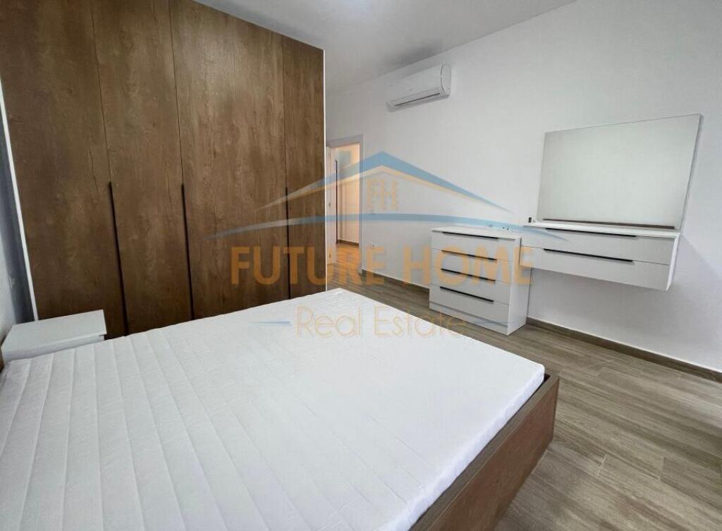 Qera, Apartament 2+1+2+Post Parkimi, Rruga Riza Cerova Tiranë