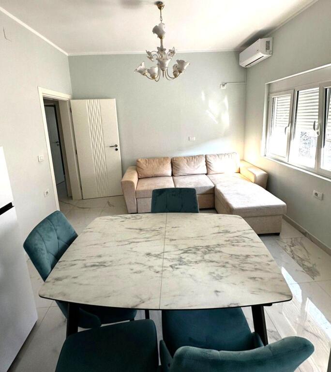 Apartament shumë i madhë në qendër të qytetit