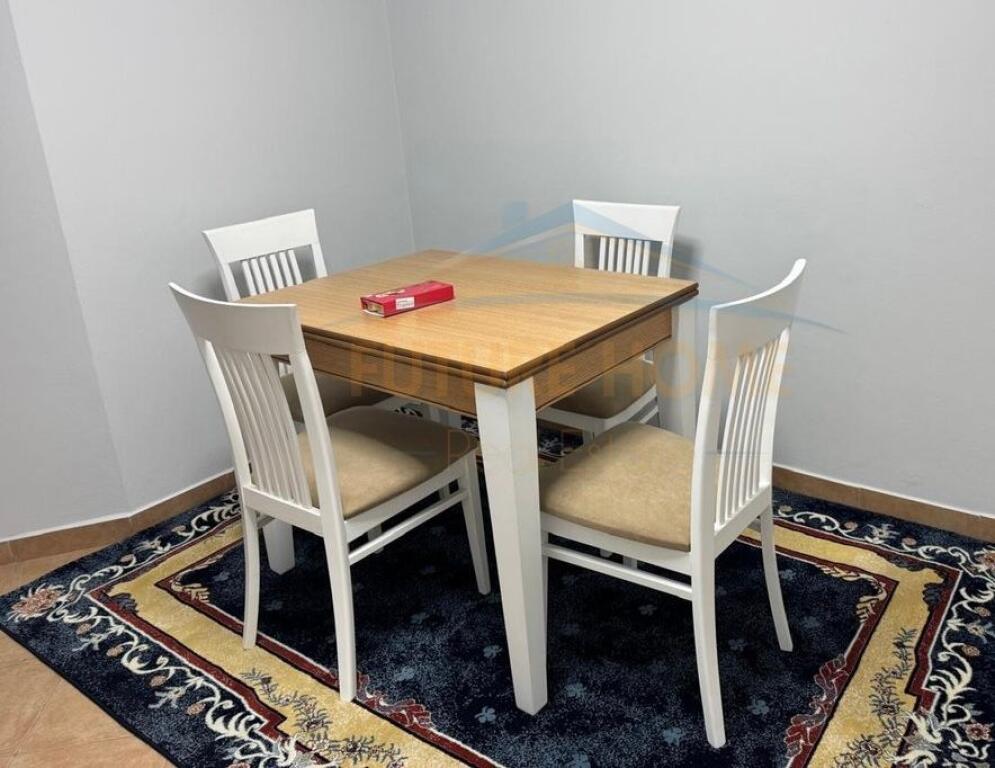 Apartament me qera 2+1, Rruga e Kavajës, Tiranë