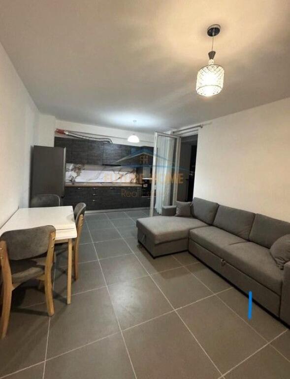Apartament 2+1 per qera, Rruga 5 Maji, Tirane