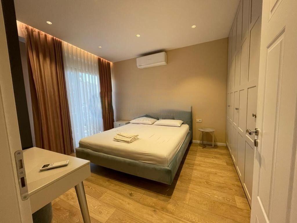 Jepet me qera apartament 1+1, pranë Pazarit të Ri! 600 € /Muaj