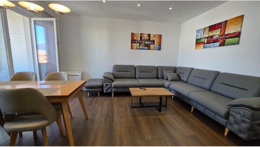 Appartamento///// In Affitto Mine Peza