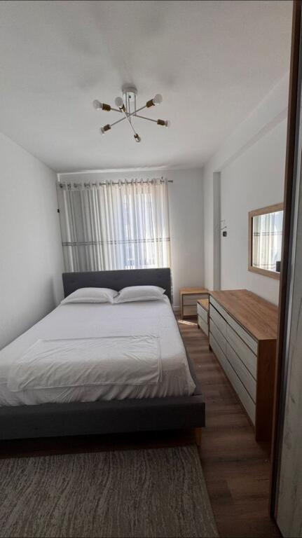 🏢Ne zonen e Freskut,prane Supermarket Aldi jepet me qera apartament,3+1+2,i mobiluar  65,000Leke