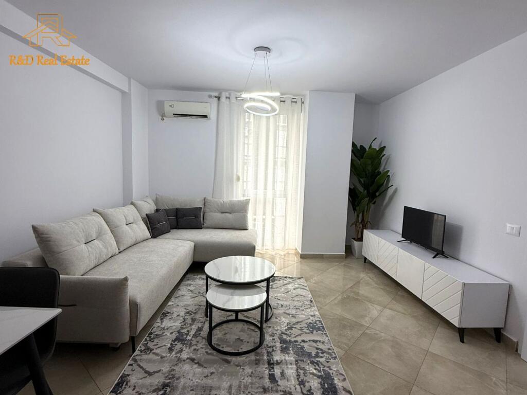 🏡 Jepet me qira apartament 2+1 – Rr. Barrikadave