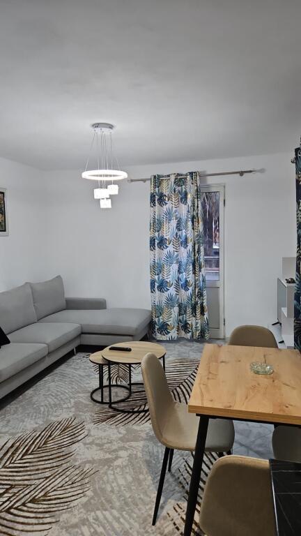 Jepet apartament me qera 1+1