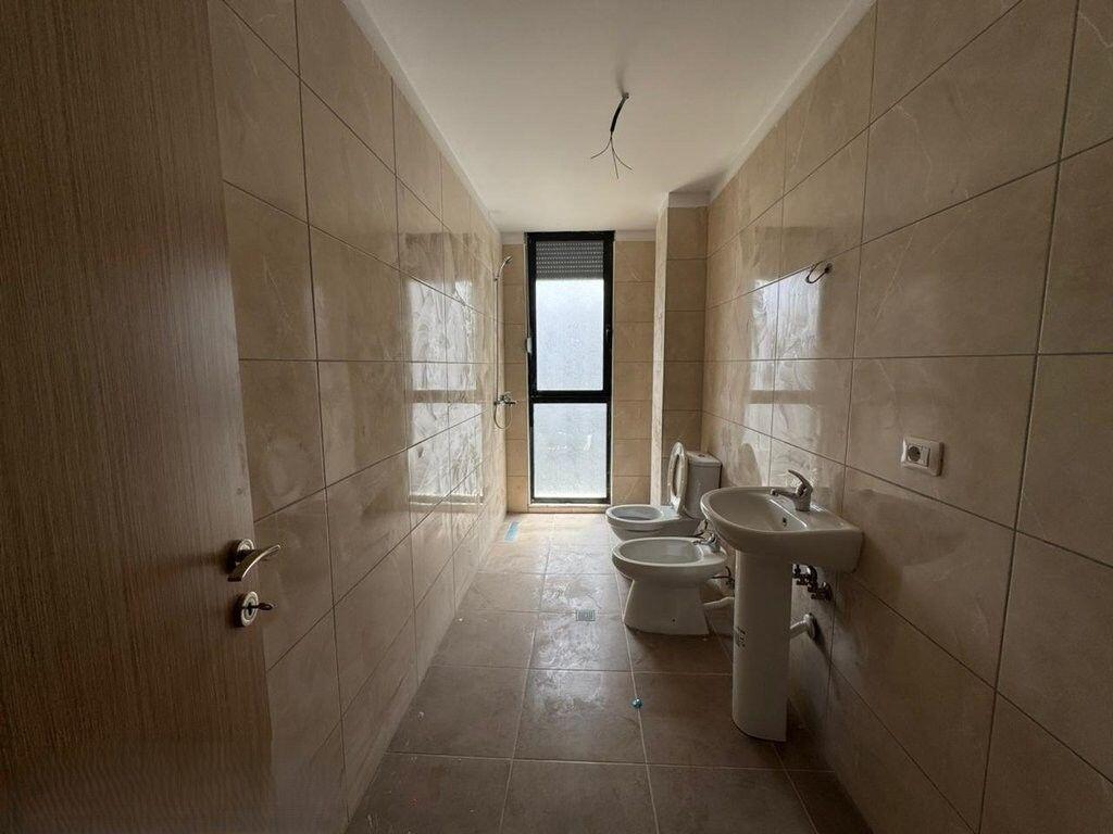 Shitet apartament 3+1, ne fund te rruges 5 Maj ! 128,000 €