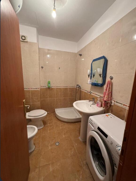 JEPET ME QIRA 2+1+1 YZBERISHT 45.000 LEKE