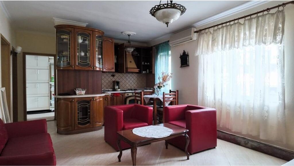 APPARTAMENTO IN AFFITTO3+1+2 VICINO A PETRO NINI