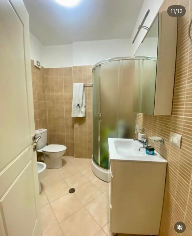 Shitet apartament''''''' 2+1'''''' okazion ne Fresk