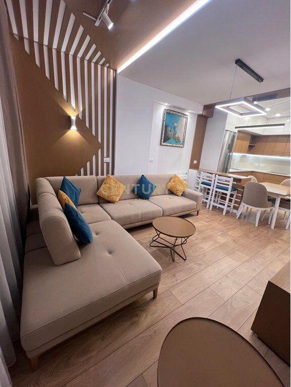 JEPET APARTAMENT 2+1+2 PËR QIRA – ISH FUSHA E AVIACIONIT, TIRANË