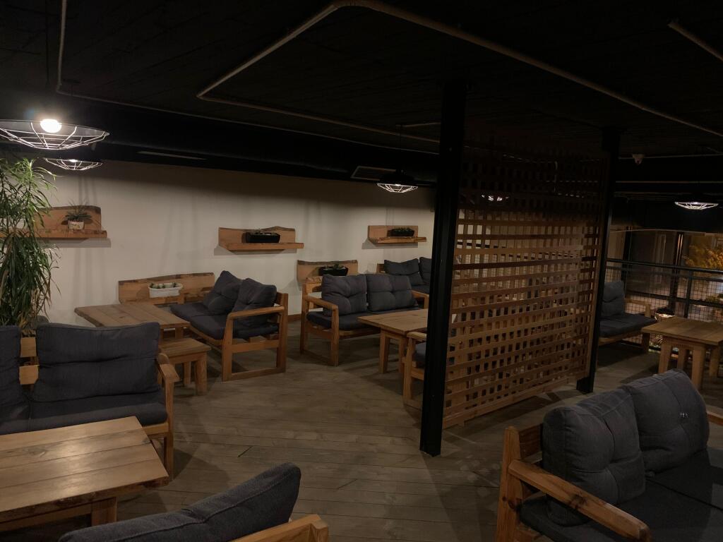 SHITET BAR – KAFE BULEVARDI SHETITORJA PALMAVE, LUSHNJE