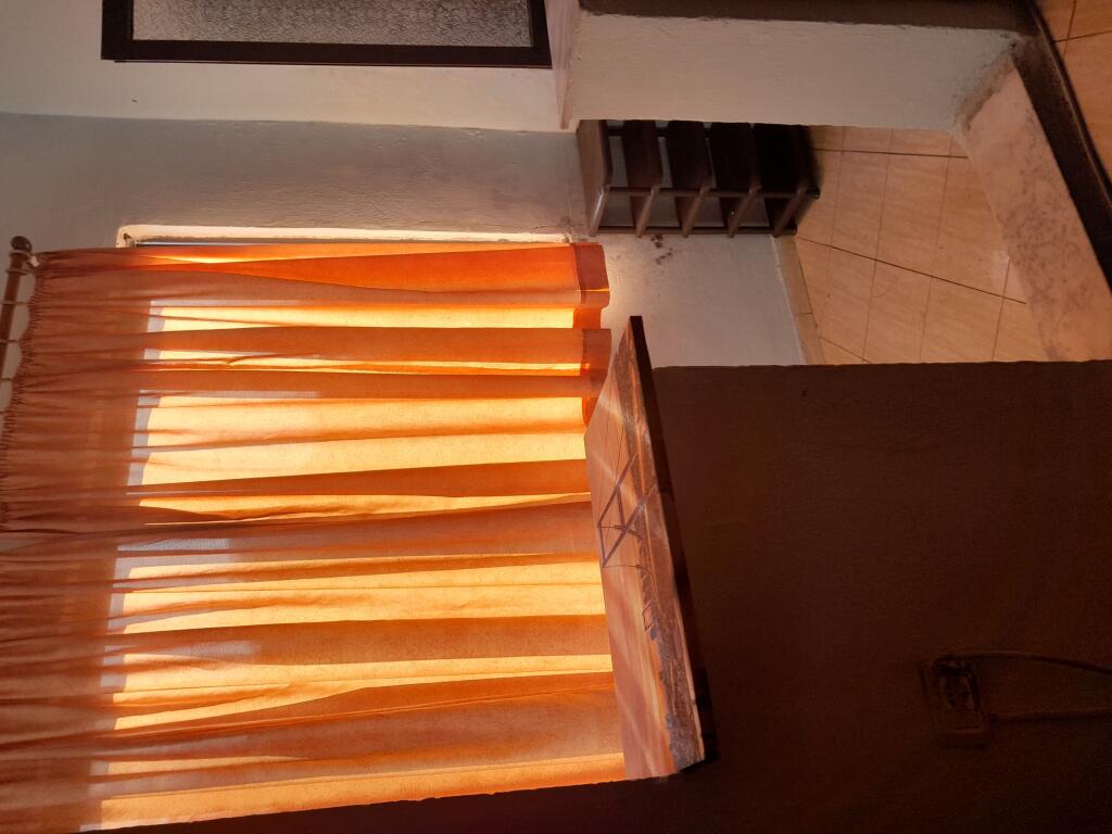 Përballë pallatit me shigjeta  