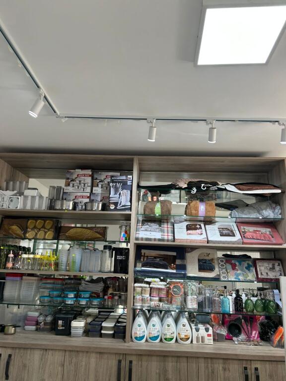 Vendita attività commerciale in Via Kavaja vicino a Via Him Kolli