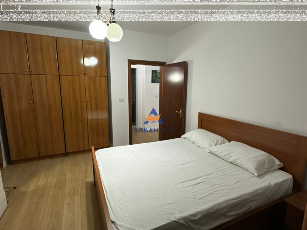 JEPET APARTAMENT ME QERA 2+1+BALLKON "PRANE UJVARES,STADIUMI DINAMO" 850 EURO