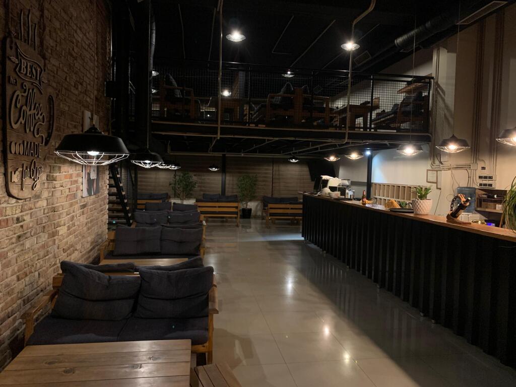 SHITET BAR – KAFE BULEVARDI SHETITORJA PALMAVE, LUSHNJE