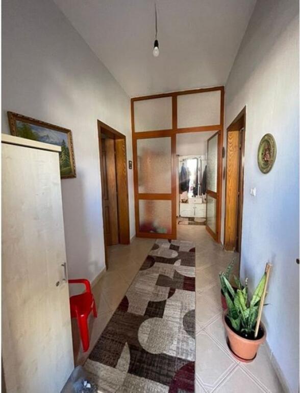 Jepet me Qira Apartament 3+1+2 në Astir