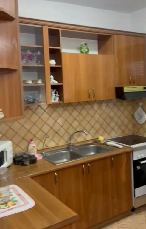 Jepet Shtepi  me qera,    ne Pallat Egzistues 2+1      ID   13951