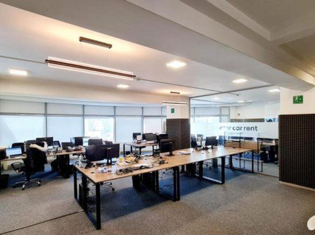 Shitet, Ambient Biznesi, Rruga e Dibres, Tiranë