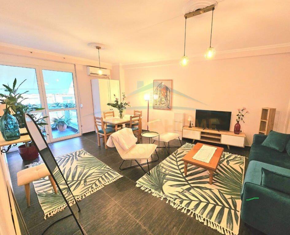 SHITET APARTAMENT 2+1 TEK RRUGA E BARRIKADAVE