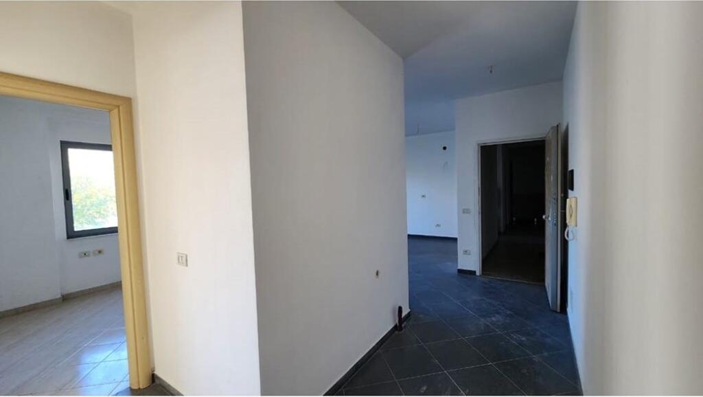 Prone ekskluzive , apartament 2+1 per shitje .