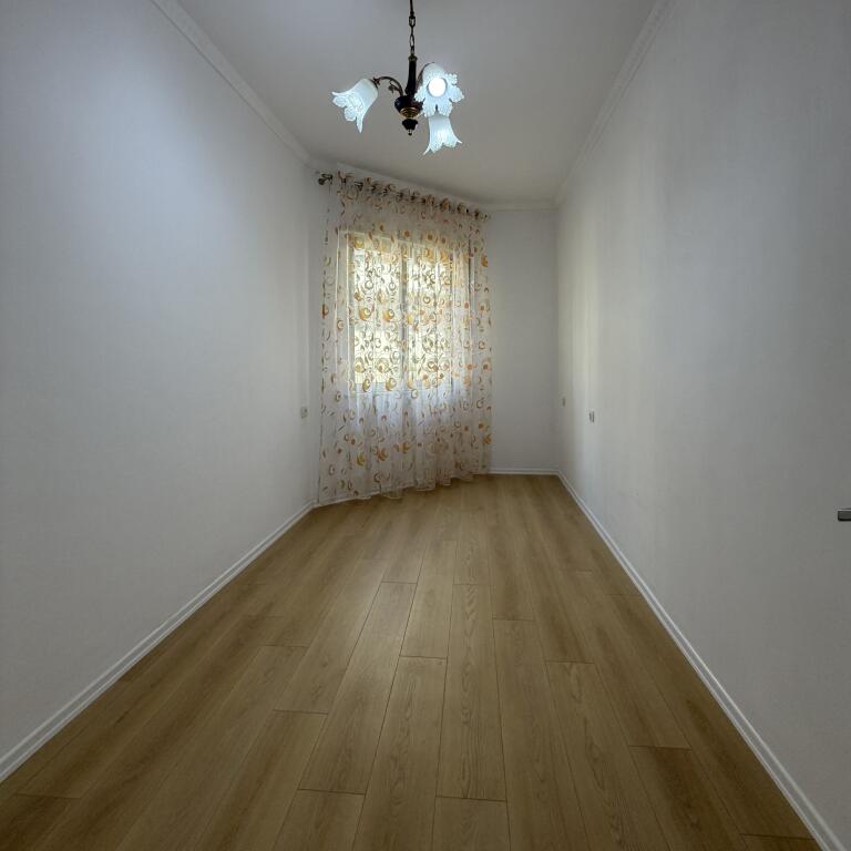 Shitet,Apartament 2+1, Fresku,Tirana