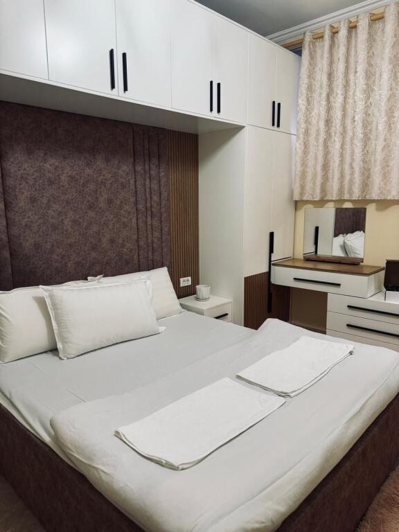 Apartment 1+1 for rent at 21 Dhjetori!