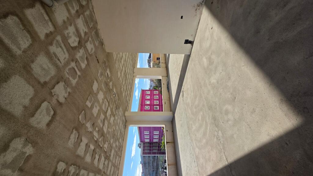 SHITET NJËSI KOMERCIALE MUNDËSI KTHIMI NË APARTAMENTE DHOMA QIRA QENDER QYTETI LUSHNJE