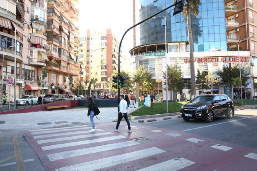 Qira, Ambient Biznesi, Selvia