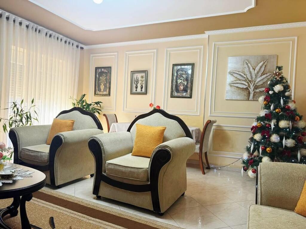 Perballe me Delijorgjin ,mbas Diplomat 2 , shesim apartament 2+1