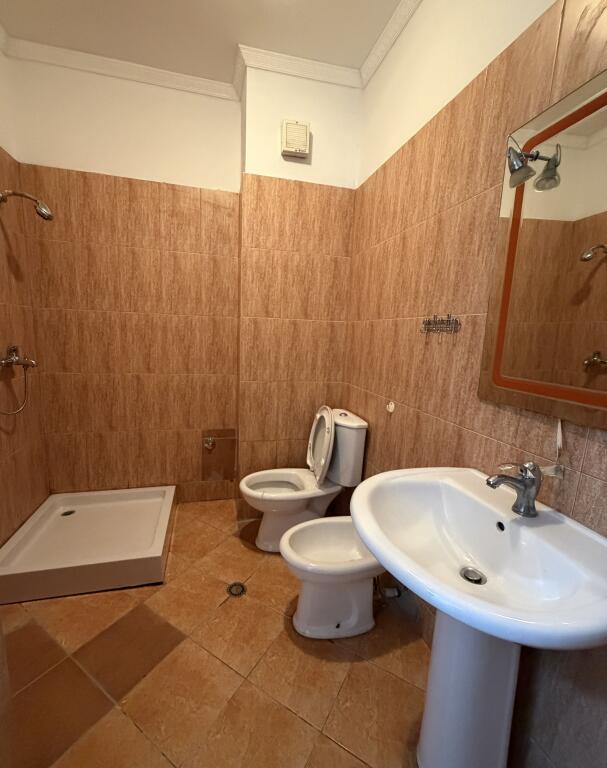 Shitet,Apartament 2+1, Fresku,Tirana