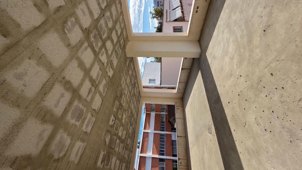 SHITET NJËSI KOMERCIALE MUNDËSI KTHIMI NË APARTAMENTE DHOMA QIRA QENDER QYTETI LUSHNJE