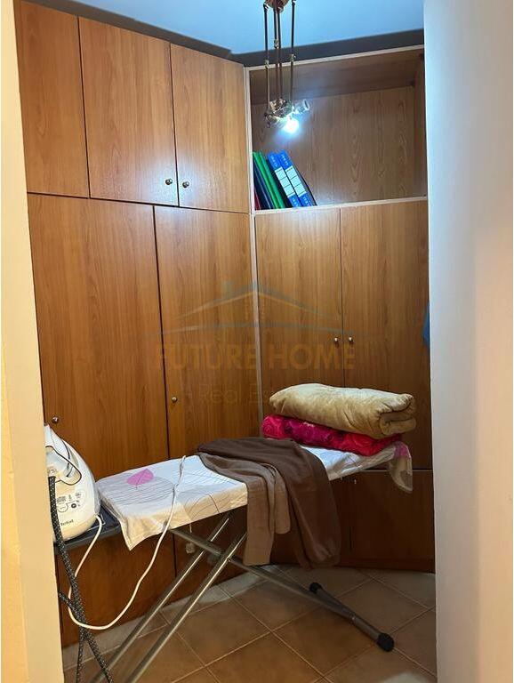 Shitet, Apartament 2+1+2, Stacioni i Trenit