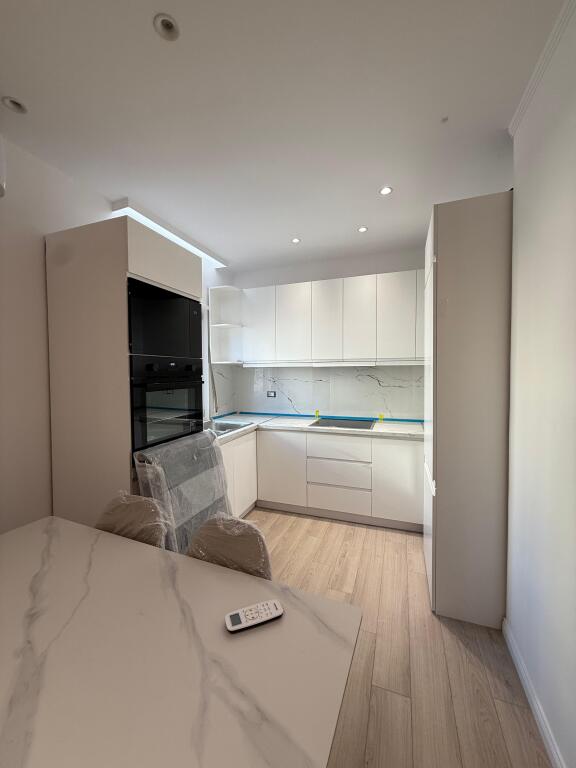 🏠JEPET ME QIRA Apartament 2+1+Post Parkimi   📍Rruga Him Kolli 🏢Kati i 3, me ashensor  💶 Çmimi: 1000€/Muaj