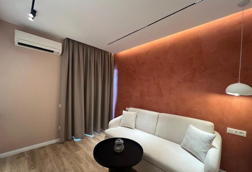 Jepet me Qira Studio – Qendër, fillimi i Rrugës së Kavajës