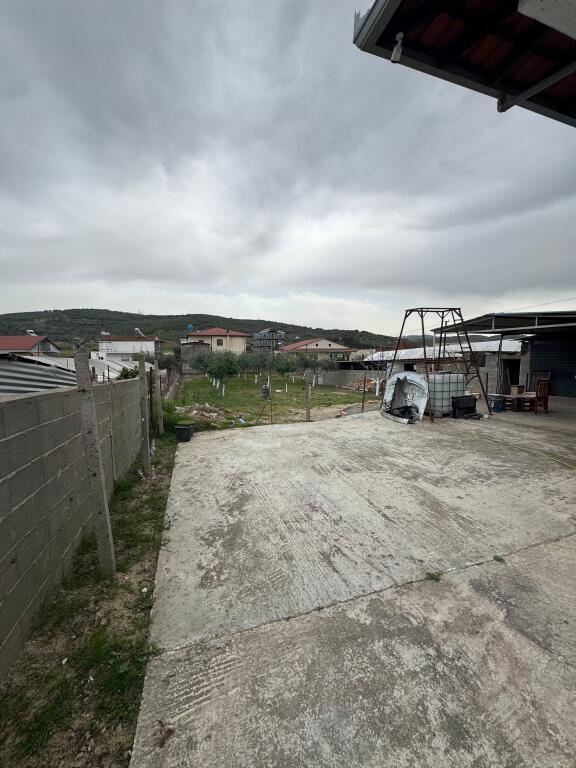 VILË NË SHITJE GOLEM LUSHNJE